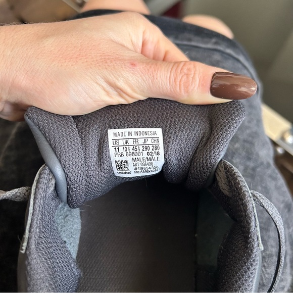 Adidas - Picture 6 of 8